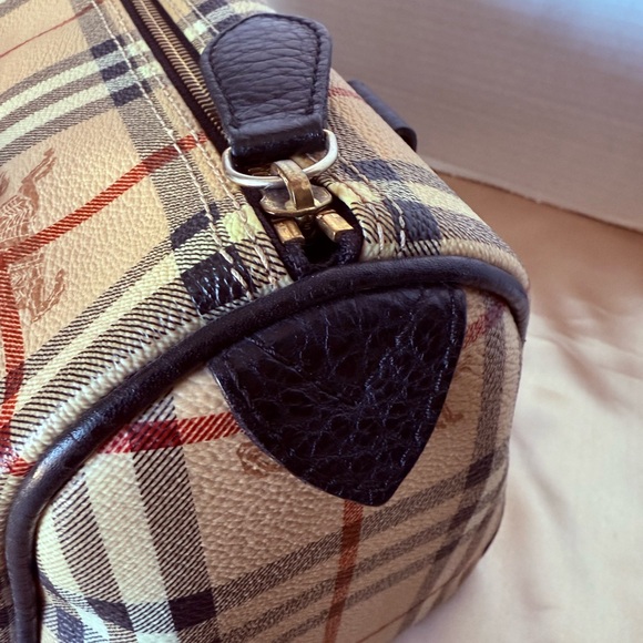Authentic Burberry Boston Medium Bag. - Picture 16 of 17